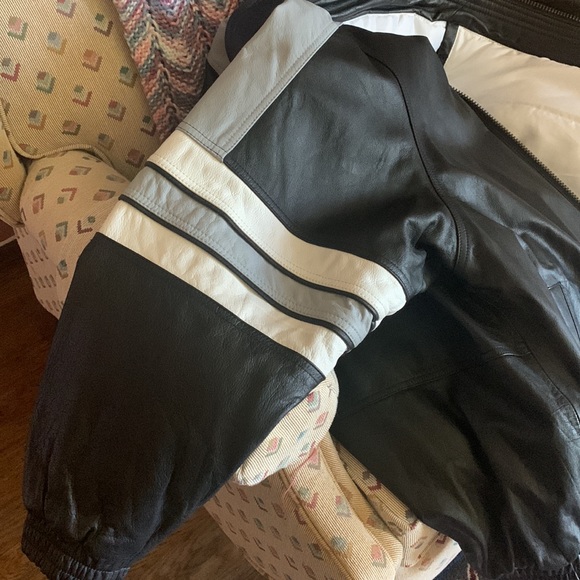 VINTAGE HIGH QUALITY LEATHER RAIDERS JACKET. EXCELLENT CONDITION. - Picture 8 of 14